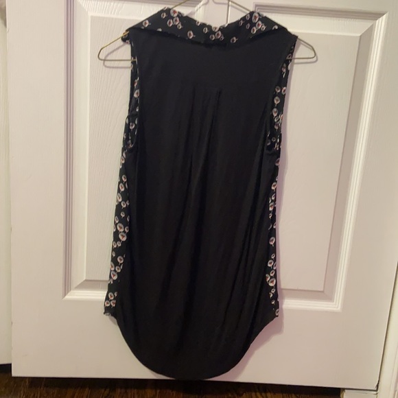 Loft V-Neck Sleeveless Blouse - Picture 3 of 5